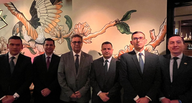 Ambassador of Colombia to the Kingdom of the Netherlands received Brigadier General Norberto Mujica, Director of Intelligence of the National Police of Colombia 