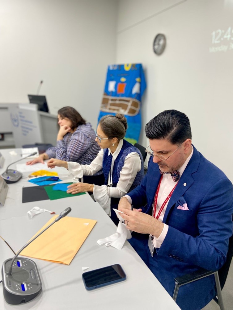 Deborah Ruíz Verduzco (Directora del Fondo para las Víctimas), Carolina Olarte Bácares, (Embajadora de Colombia en Países Bajos) y Oswaldo Zavala Giler (Secretario de la Corte Penal Internacional). 