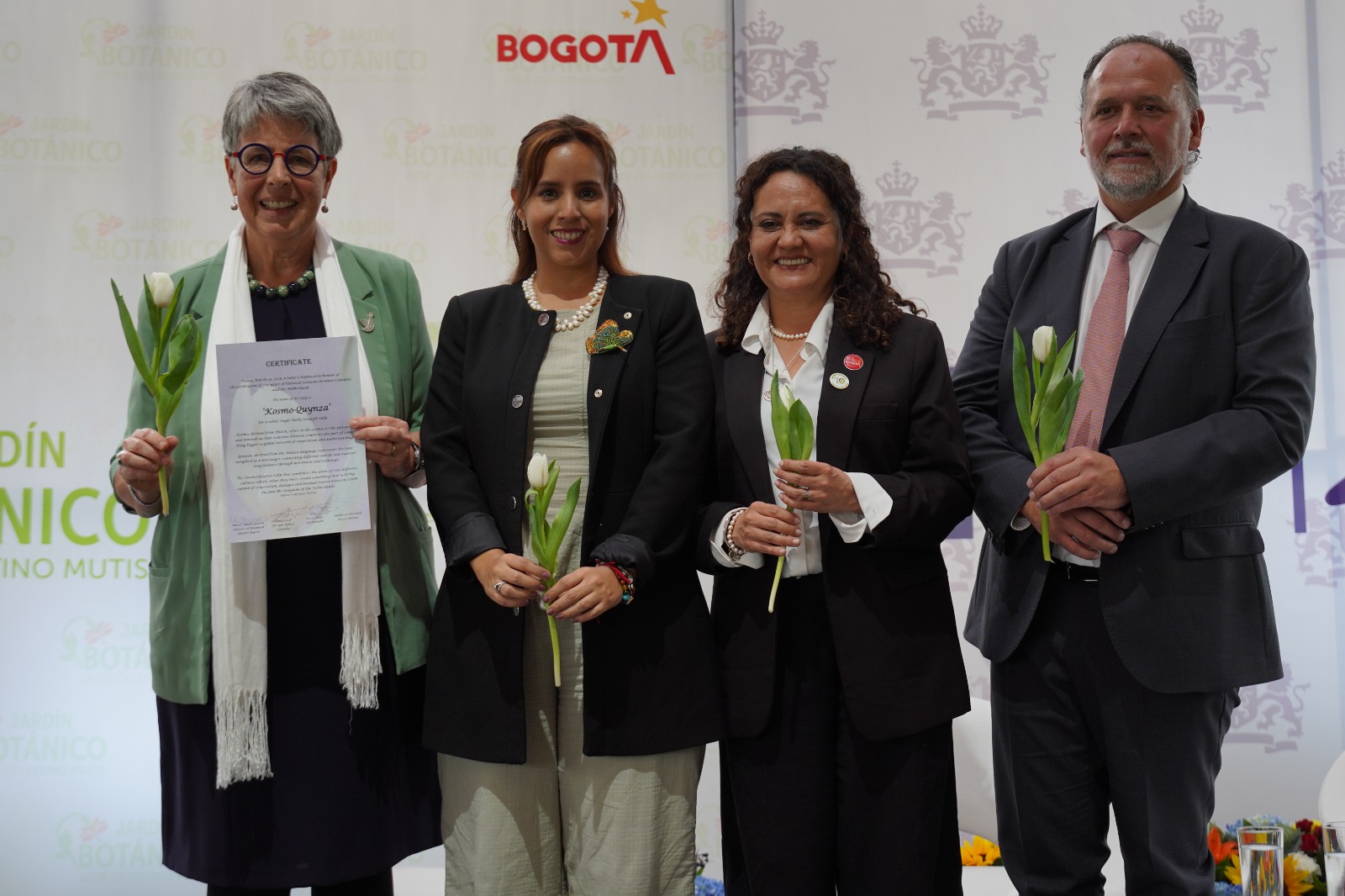 Colombia y Países Bajos celebran 200 años de relaciones diplomáticas con el bautizo de una nueva variedad de tulipán en el Jardín Botánico de Bogotá