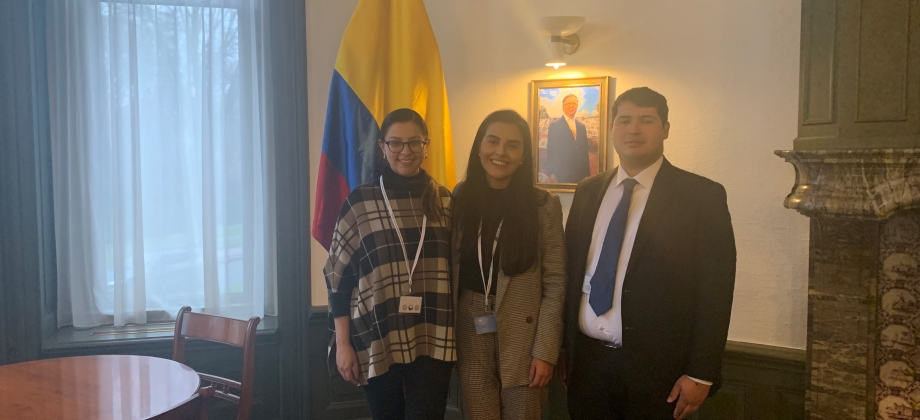 Embajada de Colombia recibe a los estudiantes colombianos de la Academia de Derecho Internacional de La Haya
