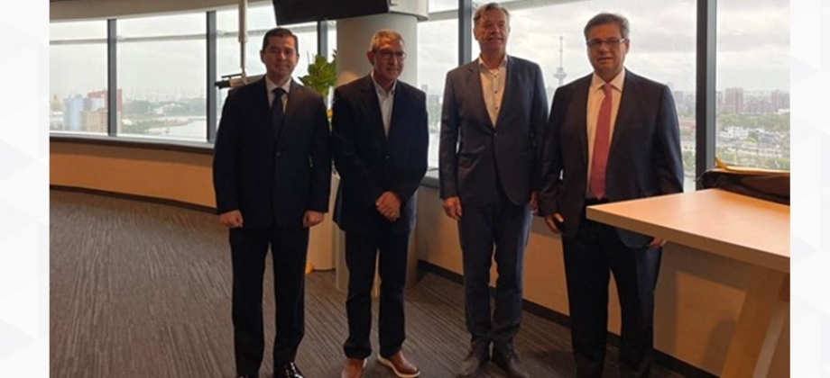 The Colombian Ambassador to the Netherlands Fernando Grillo met with the director of the port of Rotterdam Rene van der Plas