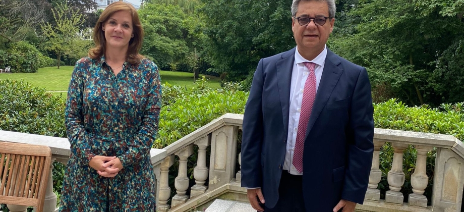 Embajador de Colombia Fernando Grillo dialogó con la Embajadora del Reino Unido, Joanna Roper
