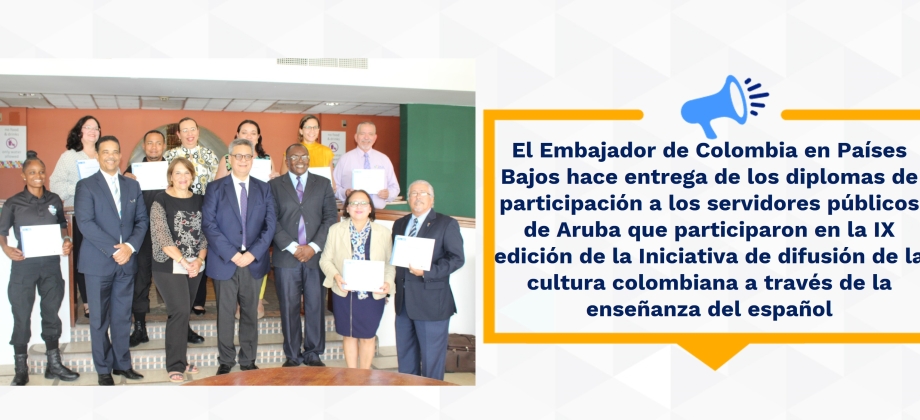 El Embajador de Colombia en Países Bajos hace entrega de los diplomas de participación a los servidores públicos de Aruba que participaron en la IX edición de la Iniciativa de difusión de la cultura colombiana a través de la enseñanza del español.