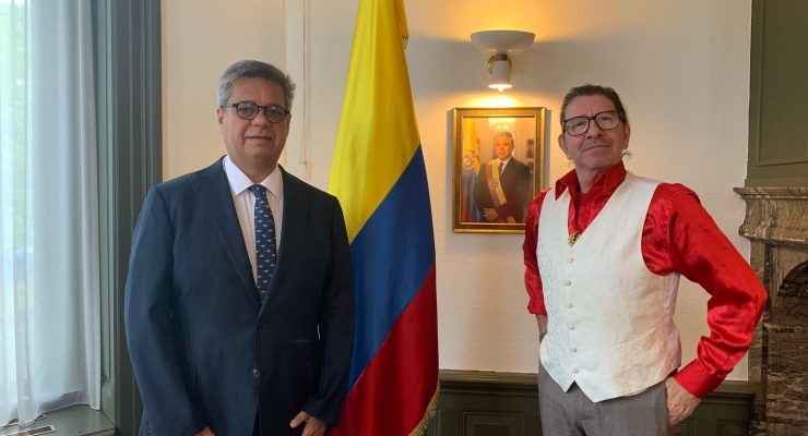 Embajador en Países Bajos recibió a Iván Marin, artista y bailarín colombiano encargado de la participación de Colombia en el Carnaval de Rotterdam 