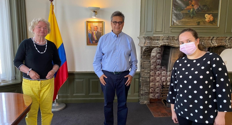 El Embajador Fernando Grillo se reunió con la Presidenta de Asociación Hispánica de La Haya, Edith Bergansius