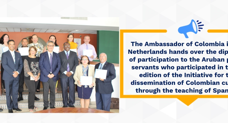 The Ambassador of Colombia in the Netherlands hands over the diplomas of participation to the Aruban public servants who participated in the IX edition of the Initiative for the dissemination of Colombian culture through the teaching of Spanish.