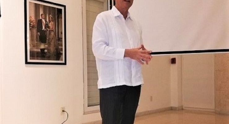 El Embajador de Colombia en Cuba, Juan Manuel Corzo Román, fue invitado por la Embajadora de los Países Bajos a comentar documental holandés sobre la paz en Colombia