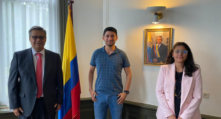 The Ambassador Fernando Grillo meet with PhD Student León Sosapanta Sala